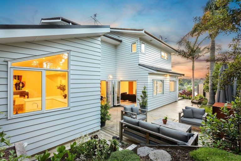 Photo of property in 32 Chamari Close, Titirangi, Auckland, 0604