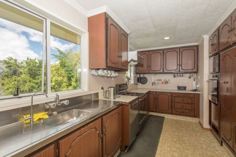 Photo of property in 41 Kennedy Crescent, Wanaka, 9305