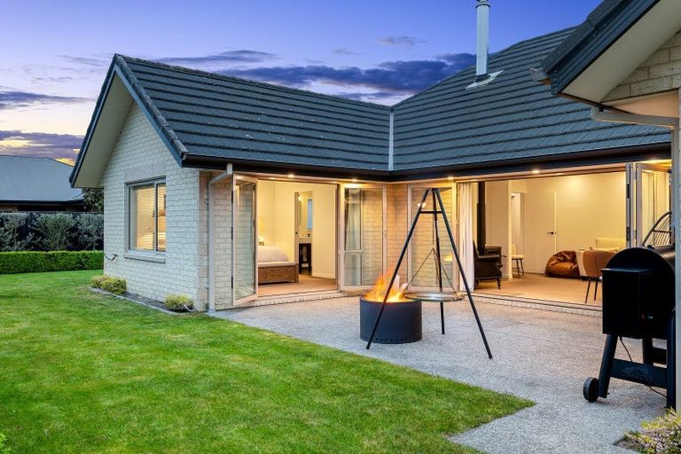 Photo of property in 6 Ambrose Place, Rangiora, 7400