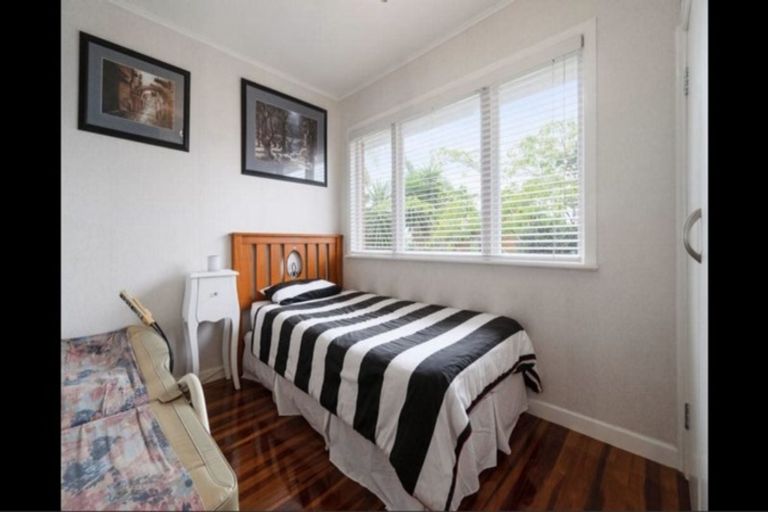 Photo of property in 94 Colwill Road, Massey, Auckland, 0614