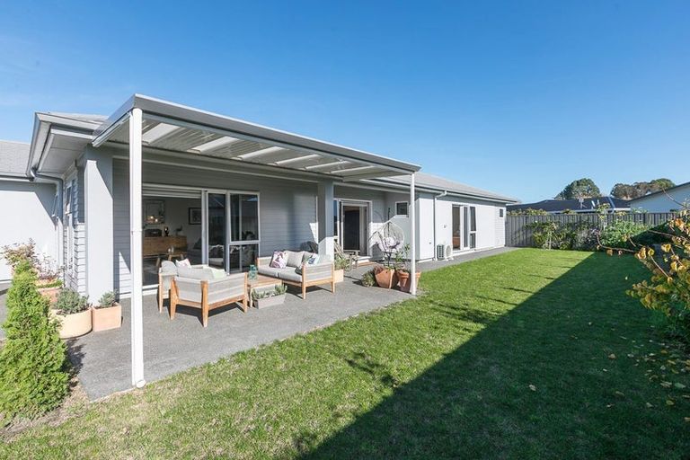 Photo of property in 7 Willow Brook Place, Clive, 4102