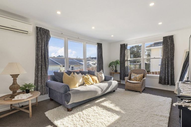 Photo of property in 17 Dimock Street, Titahi Bay, Porirua, 5022