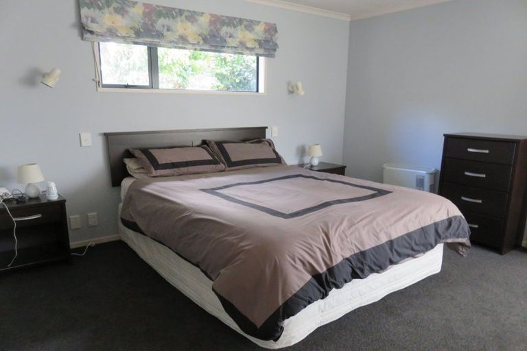 Photo of property in 14 Winston Avenue, Hokowhitu, Palmerston North, 4410