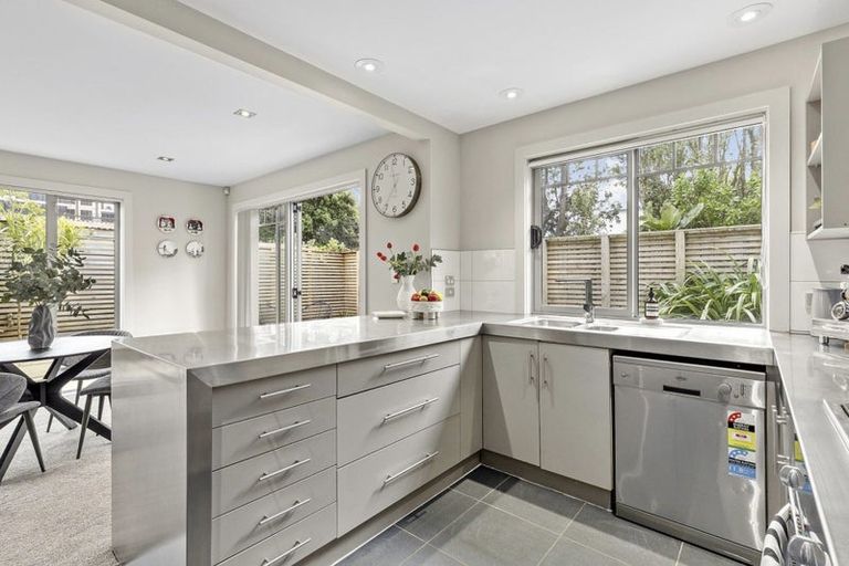 Photo of property in 41 Forres Street, Seatoun, Wellington, 6022