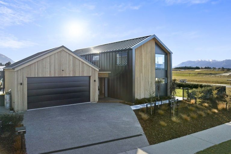 Photo of property in 21 Marjon Drive, Wanaka, 9305