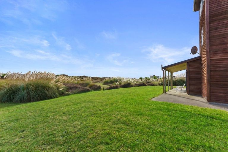 Photo of property in 80 Reay Mackay Grove, Waikawa Beach, Manakau, 5573