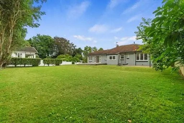 Photo of property in 215 River Road, Claudelands, Hamilton, 3214