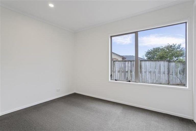 Photo of property in 14 Russett Grove, Henderson, Auckland, 0612