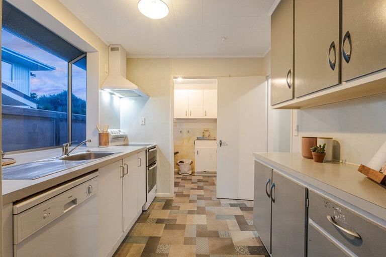 Photo of property in 2 Pascoe Avenue, Paremata, Porirua, 5026