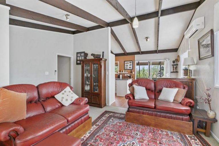 Photo of property in 2/37 Glamorgan Drive, Torbay, Auckland, 0630