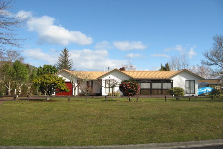 Photo of property in 3 Candu Lane, Kinloch, Taupo, 3377