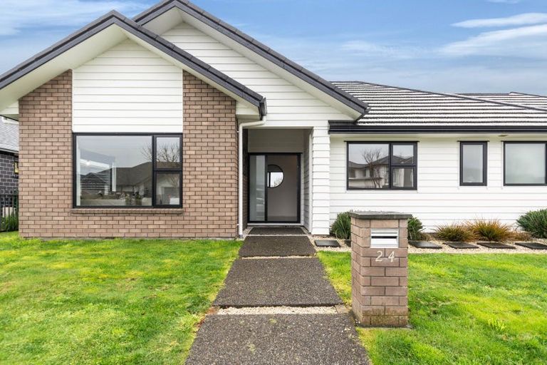 Photo of property in 24 Rose Leigh Drive, Cambridge, 3434