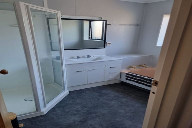 Photo of property in 11 Lowther Place, Taradale, Napier, 4112