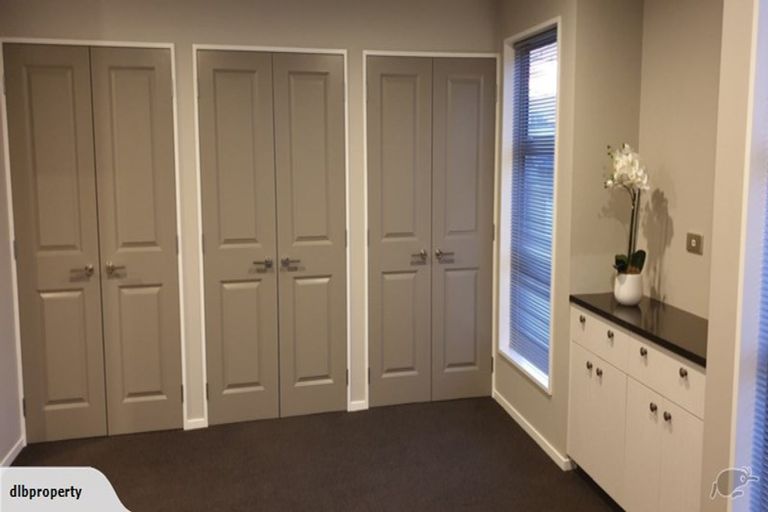 Photo of property in 142a Holly Road, St Albans, Christchurch, 8014