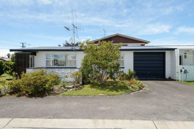 Photo of property in 1/92 Ngatai Road, Otumoetai, Tauranga, 3110