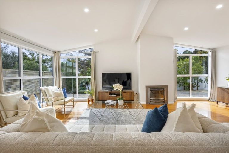 Photo of property in 25 Marsh Avenue, Forrest Hill, Auckland, 0620