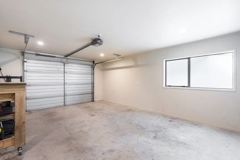 Photo of property in 36 Aldern Road, Massey, Auckland, 0614