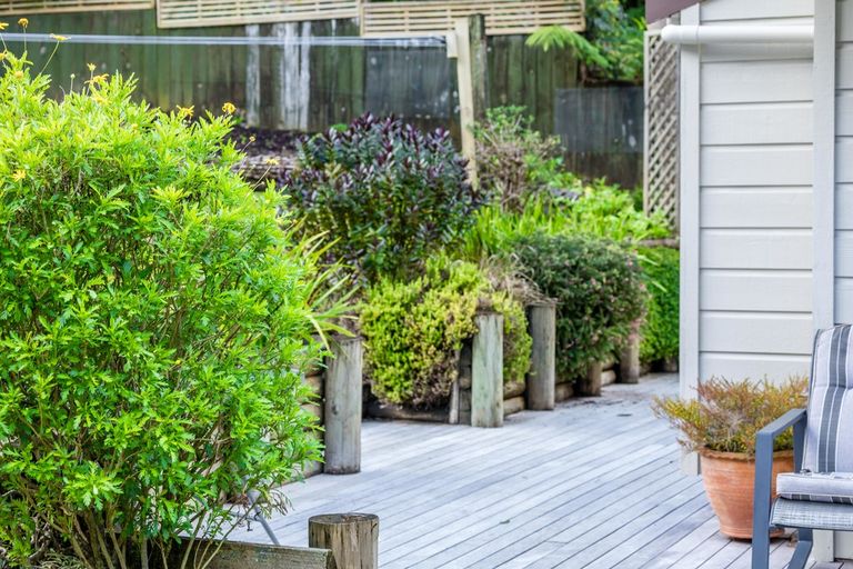 Photo of property in 143 Woodlands Park Road, Titirangi, Auckland, 0604