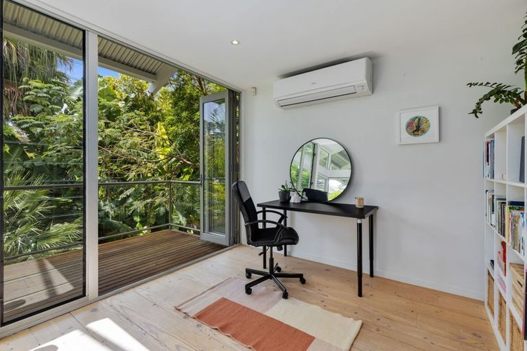 Photo of property in 50a Colonial Road, Birkenhead, Auckland, 0626