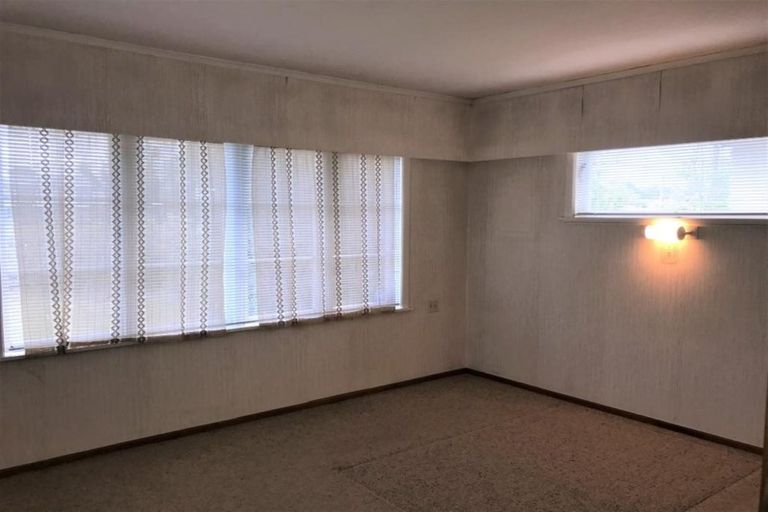 Photo of property in 37 St Leonards Road, Kelston, Auckland, 0602
