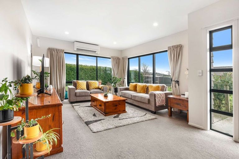 Photo of property in 8 Latham Stubbs Crescent, Waipawa, 4210