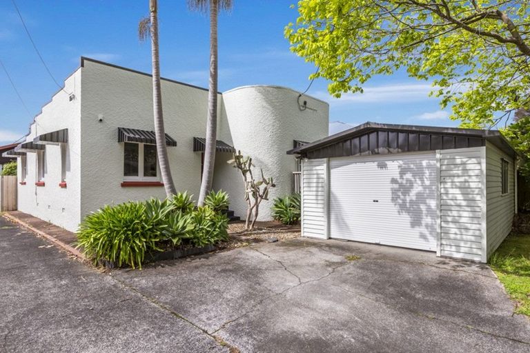 Photo of property in 36 Seabrook Avenue, New Lynn, Auckland, 0600