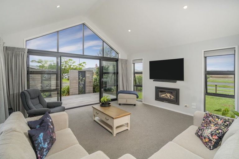 Photo of property in 1 Vanita Drive, Whitianga, 3510