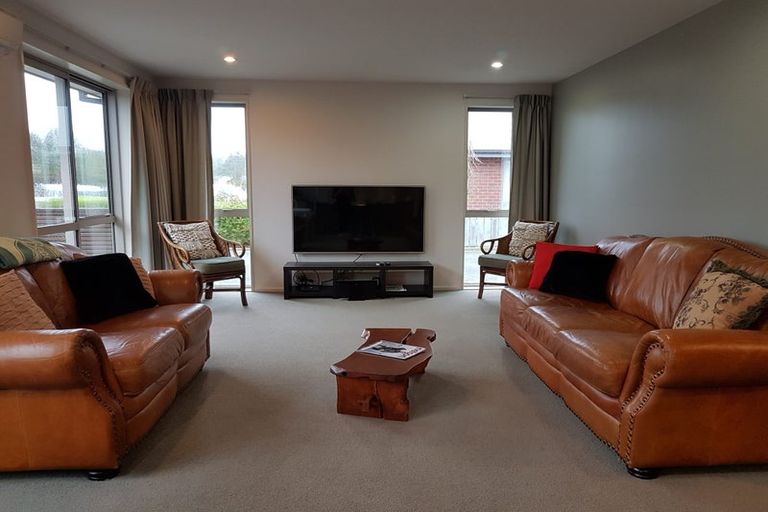 Photo of property in 2/2 Harkness Place, Westport, 7825