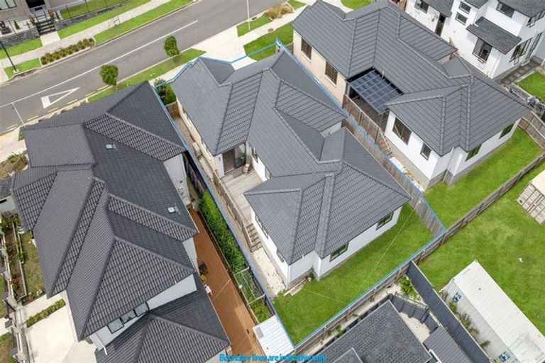 Photo of property in 83 Drumbuoy Drive, Flat Bush, Auckland, 2019