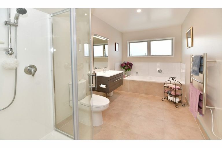 Photo of property in 4 Manhattan Rise, Orewa, 0931