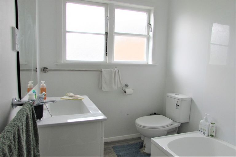 Photo of property in 70 Judd Crescent, Naenae, Lower Hutt, 5011