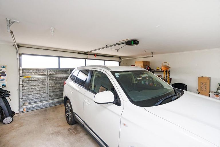 Photo of property in 11 Mcilwaine Place, Marton, 4710