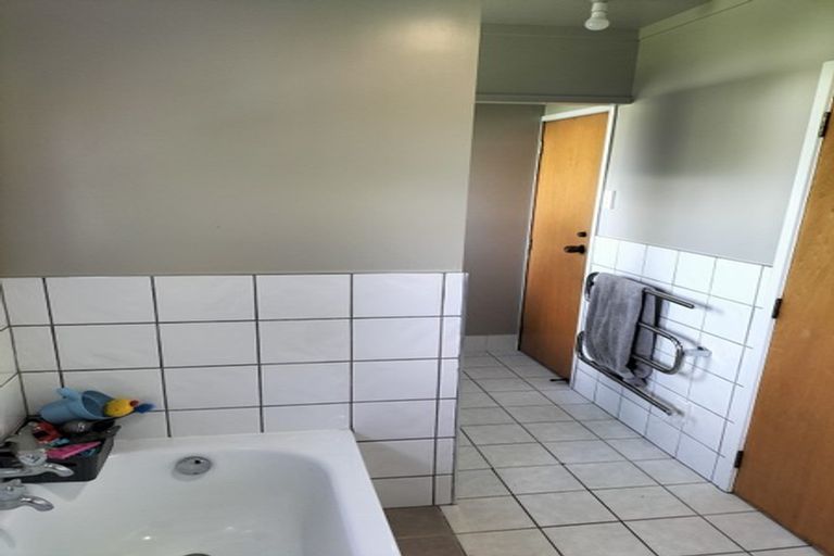 Photo of property in 2 Edge Street, Onerahi, Whangarei, 0110