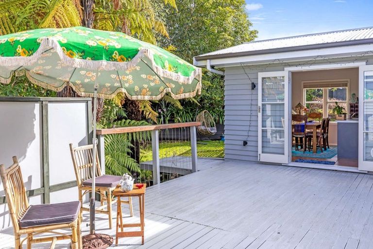 Photo of property in 2 Alberta Street, Acacia Bay, Taupo, 3330