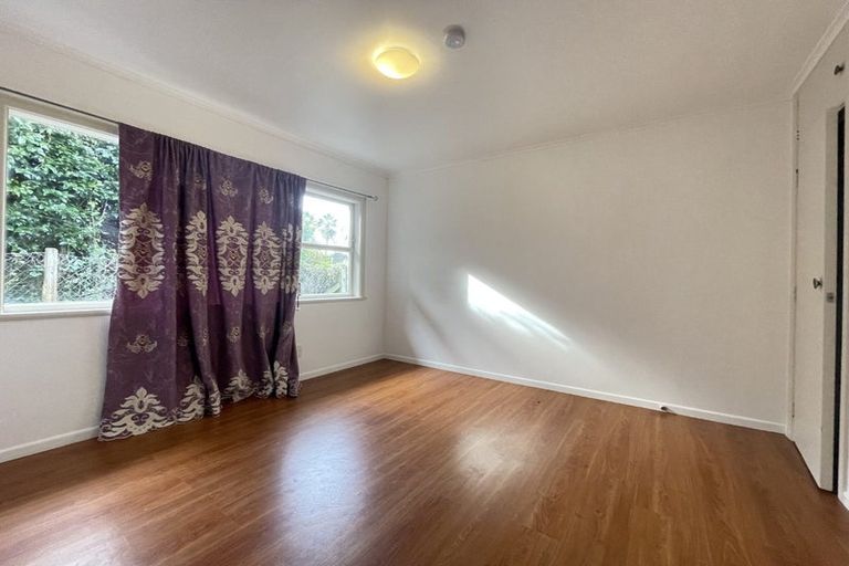 Photo of property in 5a Springbank Lane, Te Atatu Peninsula, Auckland, 0610