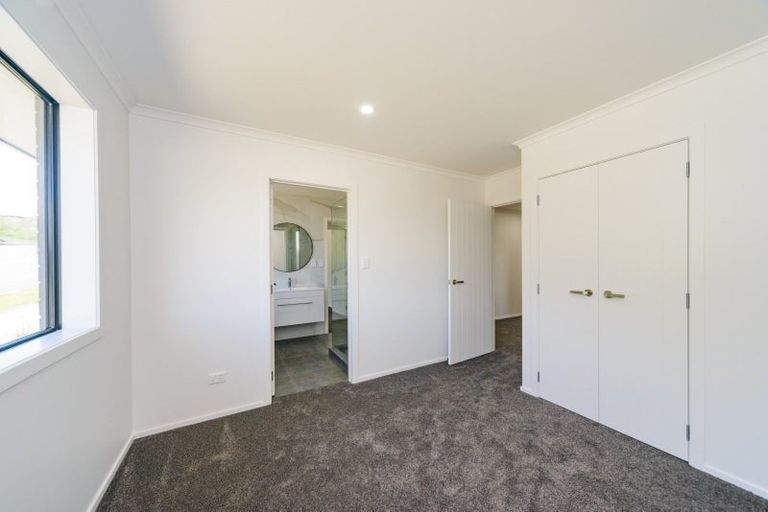 Photo of property in 1 Rangeview Drive, Kelvin Grove, Palmerston North, 4414