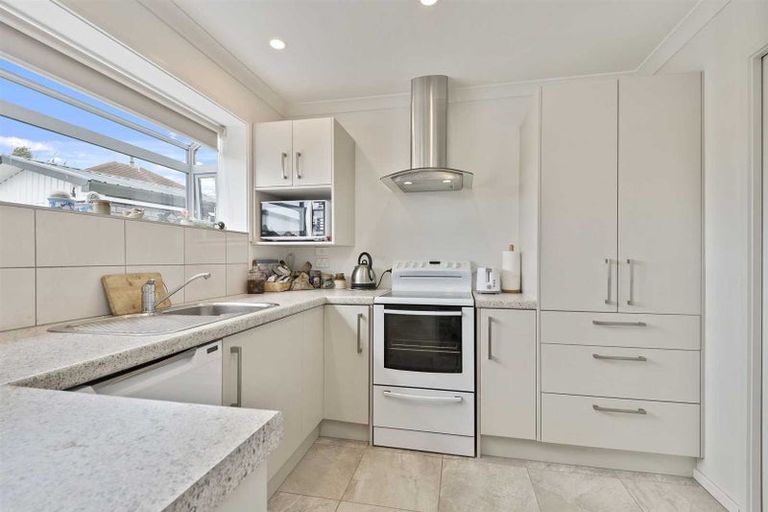 Photo of property in 1/37 Aberfoyle Place, Parklands, Christchurch, 8083