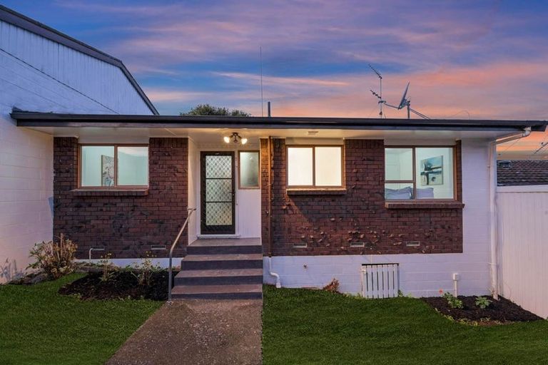 Photo of property in 2/4173a Great North Road, Glen Eden, Auckland, 0602