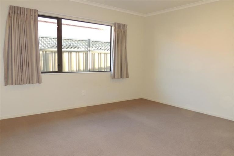 Photo of property in 2 Newbury Place, Taradale, Napier, 4112