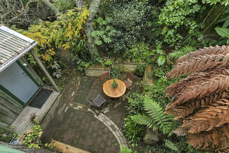 Photo of property in 2/26 Colonial Road, Birkenhead, Auckland, 0626