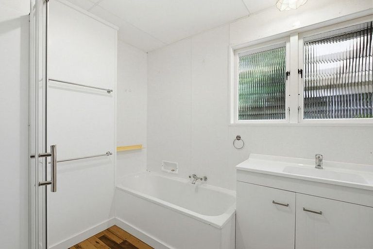 Photo of property in 44 Acheron Road, Paremata, Porirua, 5026