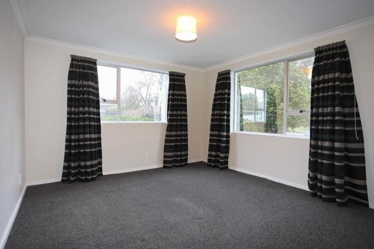 Photo of property in 310 Memorial Avenue, Burnside, Christchurch, 8053