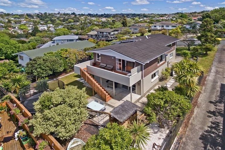 Photo of property in 4 Intrepid Place, Torbay, Auckland, 0630