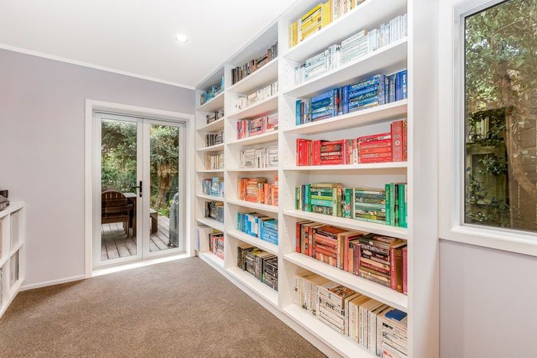 Photo of property in 57 Kahu Road, Paremata, Porirua, 5024