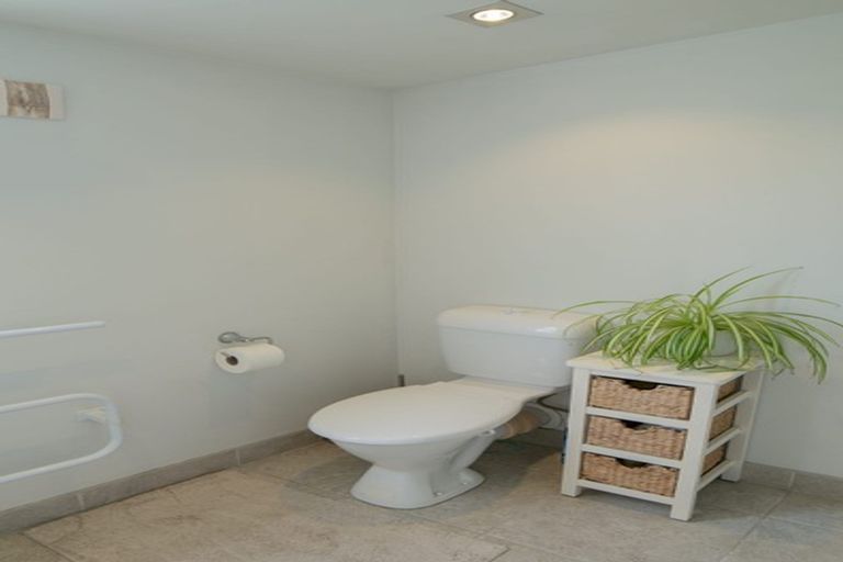 Photo of property in 13a Graham Avenue, Te Atatu Peninsula, Auckland, 0610