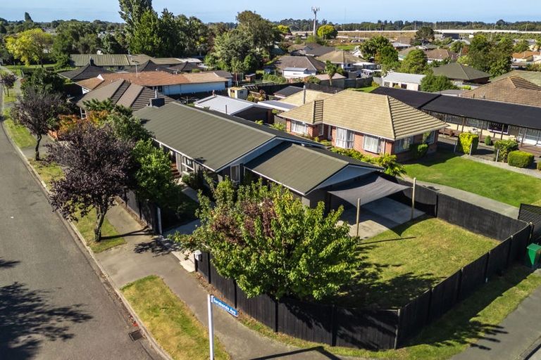 Photo of property in 2 Sarabande Avenue, Redwood, Christchurch, 8051