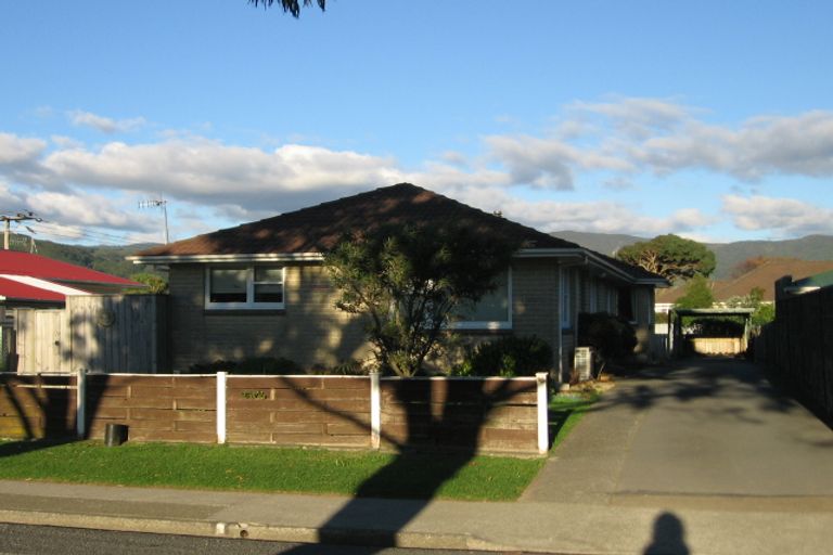 Photo of property in 1/16 Parkway, Wainuiomata, Lower Hutt, 5014