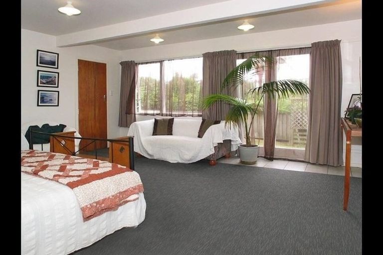 Photo of property in 139 Ruskin Road, Newlands, Wellington, 6037