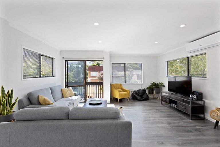 Photo of property in 20 Sandiacre Way, Browns Bay, Auckland, 0630