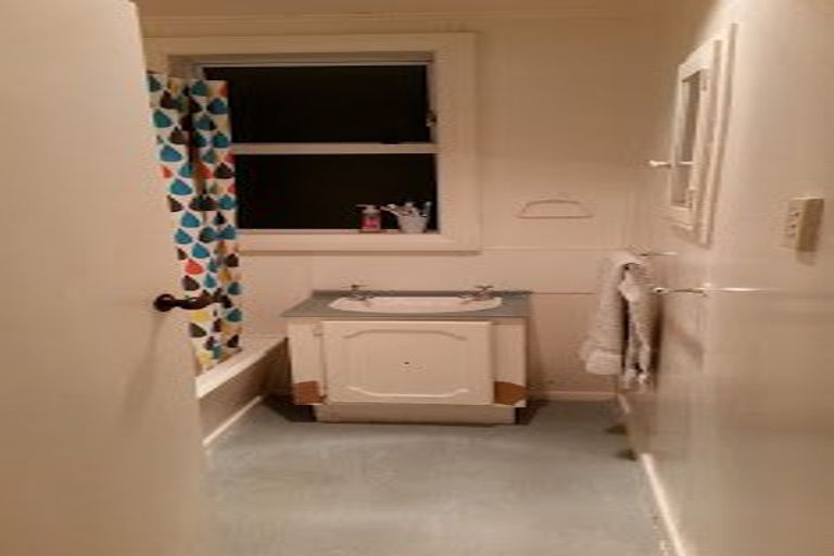Photo of property in 21 Whanga Crescent, Titahi Bay, Porirua, 5022